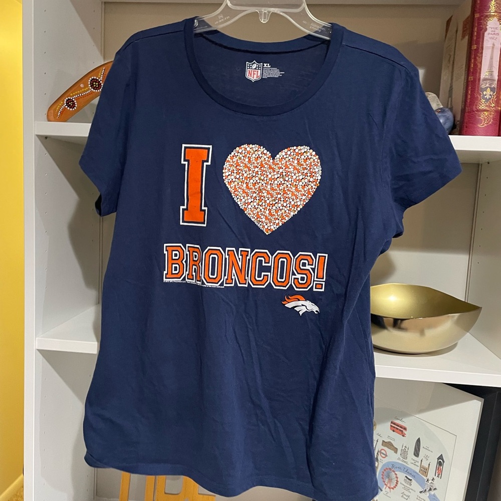 Vintage looking bronco shirt